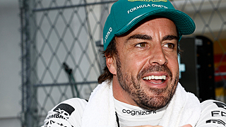 Alonso ontploft na aanvaring met Pérez tijdens VT1