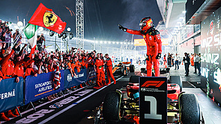 DRS. Sainz en Norris lachen zich stuk na winst op Mercedes