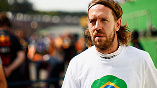 Vettel breekt lans: 'Als je alleen maar vooraan rijdt, denk je daar niet aan'