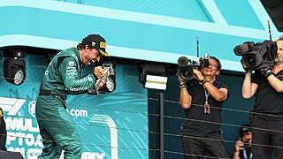 Alonso na eenzame race: 'Dát moet er met Red Bull gebeuren'