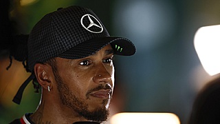 Hamilton ontkent hardnekkige geruchten: 'Zij steunt mij door dik en dun'