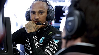 Hamilton baalt van werkwijze Mercedes: 'Er is niks veranderd'