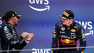 Lewis Hamilton doet gewaagde belofte aan Max Verstappen
