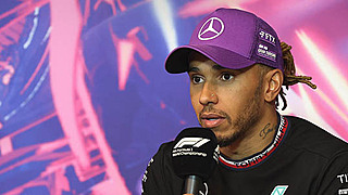 ENG: Hamilton deelt sneer uit: 'Verstappen weet niet waar ik het over heb'