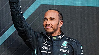 Hamilton kritisch op Verstappen: 'Die dominantie is voor niemand leuk'