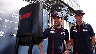 Engineer veegt vloer aan met hardnekkige Red Bull-geruchten