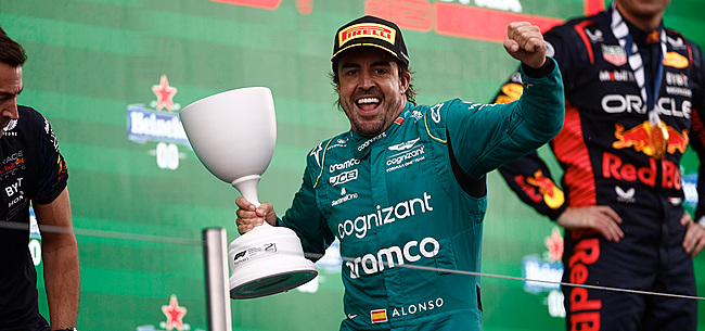 Alonso prijst Verstappen de hemel in: 'Letterlijk hetzelfde met Max'