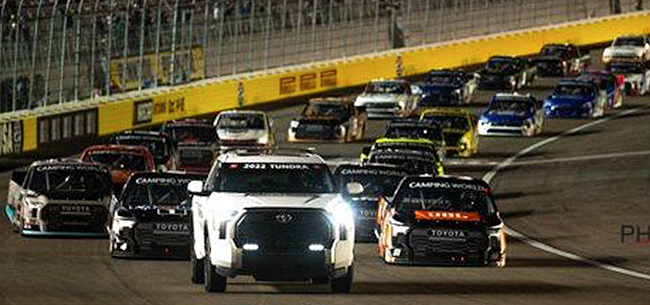 Bizarre inhaalactie zorgt voor Nascar-spektakelstuk 🎥