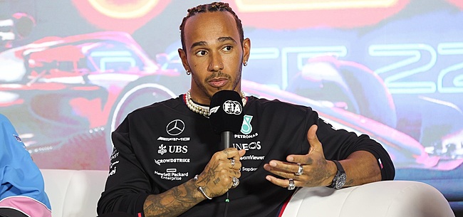 Hamilton kleineert Pérez op persconferentie: ‘Dat is gewoon zo’
