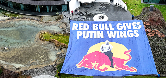 Anti-Poetin protesten bij hoofdkantoor Red Bull