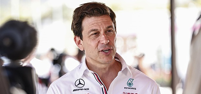 Toto Wolff zit met handen in het haar